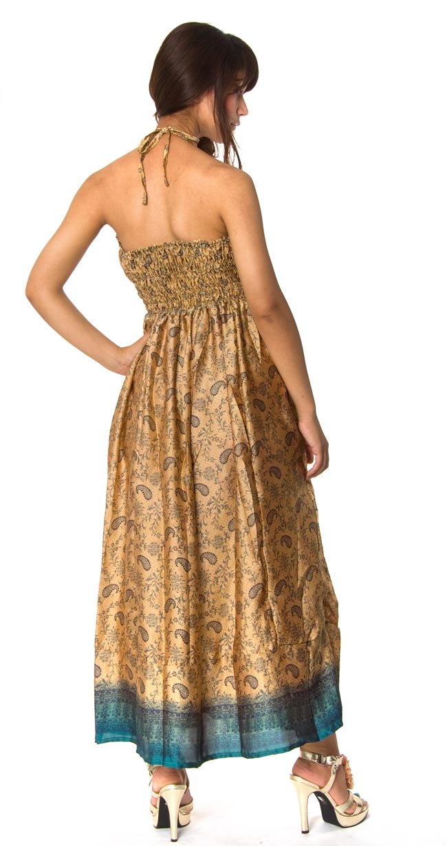 オールドサリーマキシワンピース - ベージュ・ブラウン・黄系の商品写真 2枚目 ホルダーネックです。