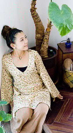 スリット入りで動きやすい！長袖サイドスリットチュニック  - サブ3