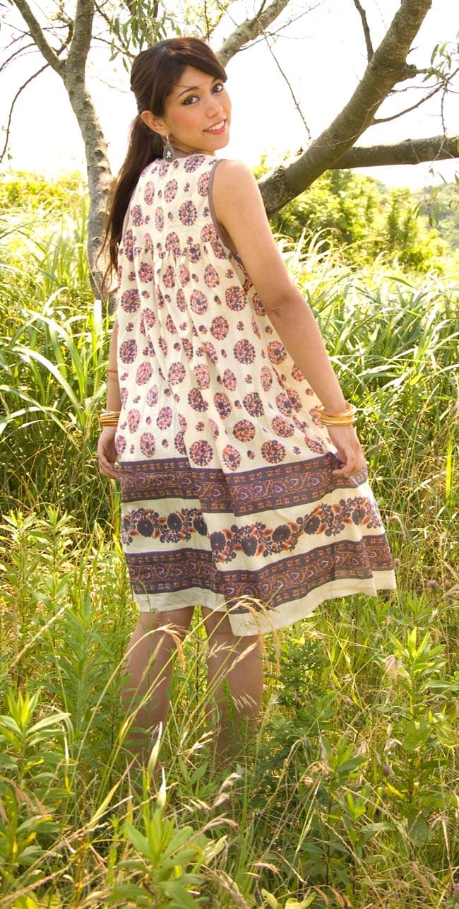 フラワープリント リボンワンピース 【クリーム】 2 - 後ろ姿はこんな感じです。