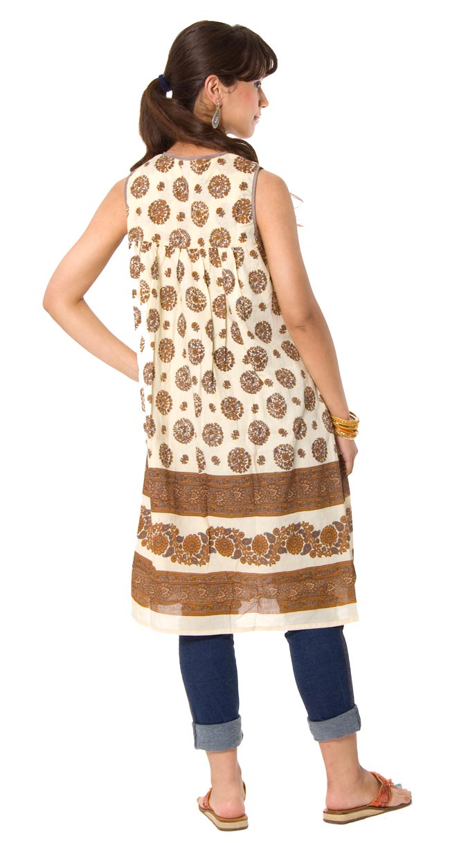 フラワープリント リボンワンピース 【ベージュ】 2 - 後ろ姿はこんな感じです。