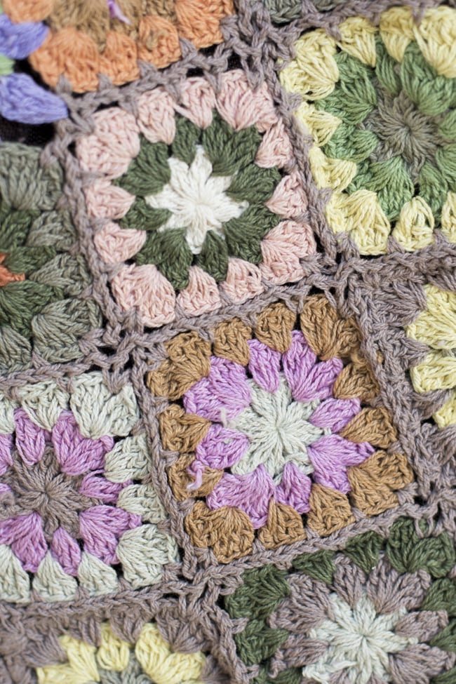 フラワー刺繍ポケットAラインワンピース - 茶 4 - ポケットをアップにしてみました。丁寧に手縫いされています。