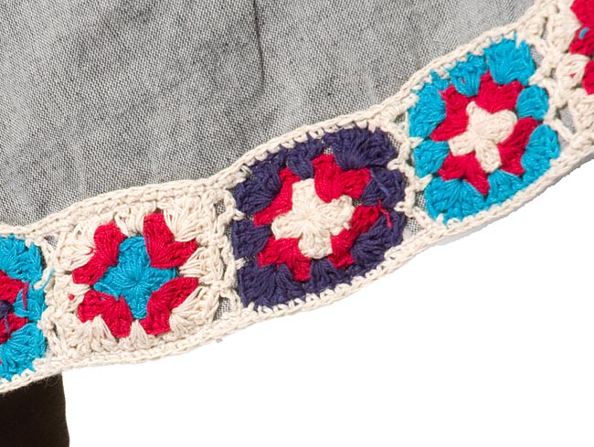 フラワー刺繍ポケットAラインワンピース - グレー 6 - 裾の花がら刺繍をアップにしてみました。