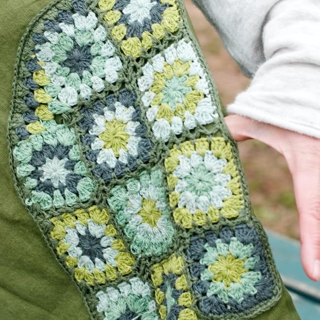 フラワー刺繍ポケットAラインワンピース - カーキ 3 - ポケットのクロシェが印象的
。