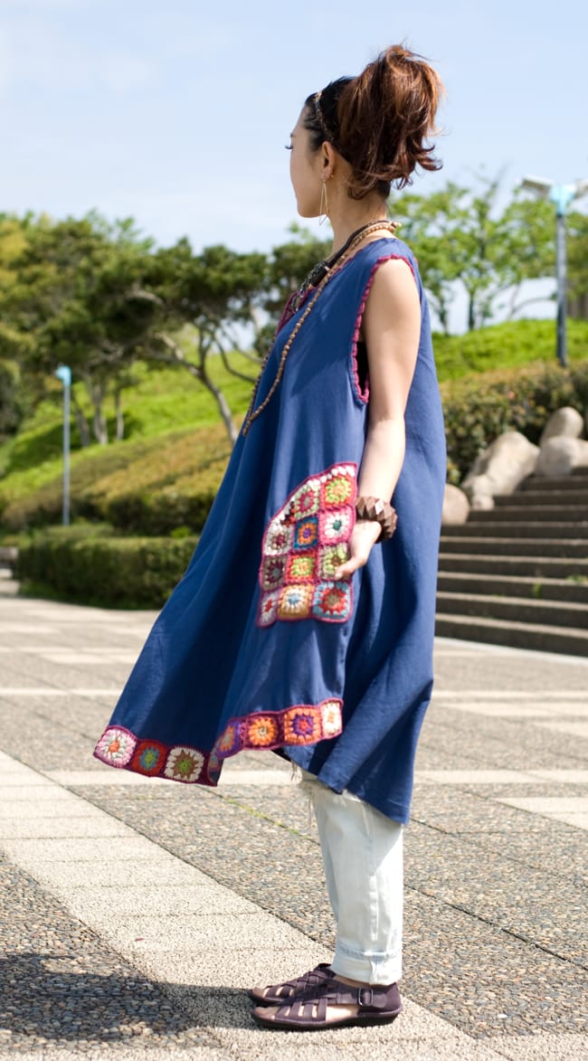 フラワー刺繍ポケットAラインワンピース - カーキ 6 - 横から見た姿です。
