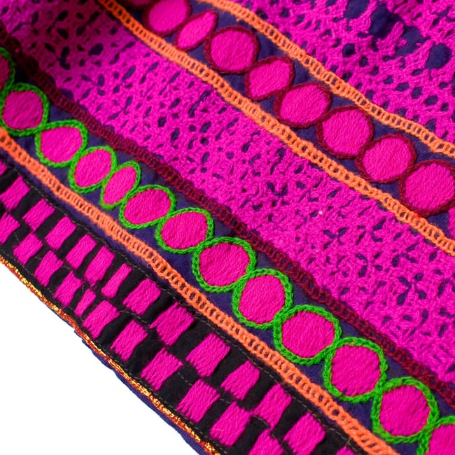 【1点物】カッチ地方のトライバル刺繍 2WAYスカート - パープル 2 - 裾部分を拡大してみました。多少の汚れやシミはご容赦下さい。