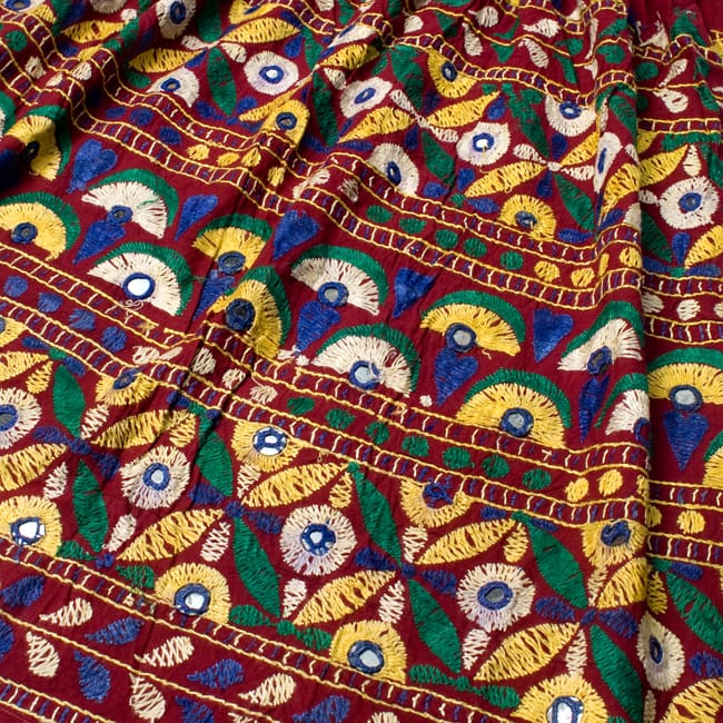 【1点物】カッチ地方のトライバル刺繍 2WAYスカート - えんじ 6 - 反対面です。基本的には全体的に同じデザインになります。