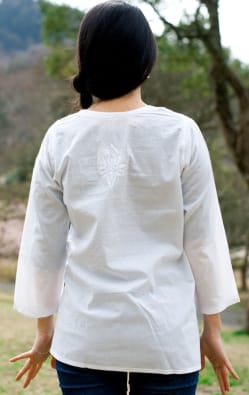 ラクノウ刺繍の白色チュニック - サブ4