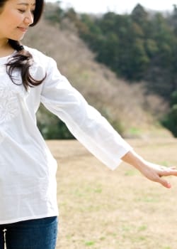 ラクノウ刺繍の白色チュニック - サブ5