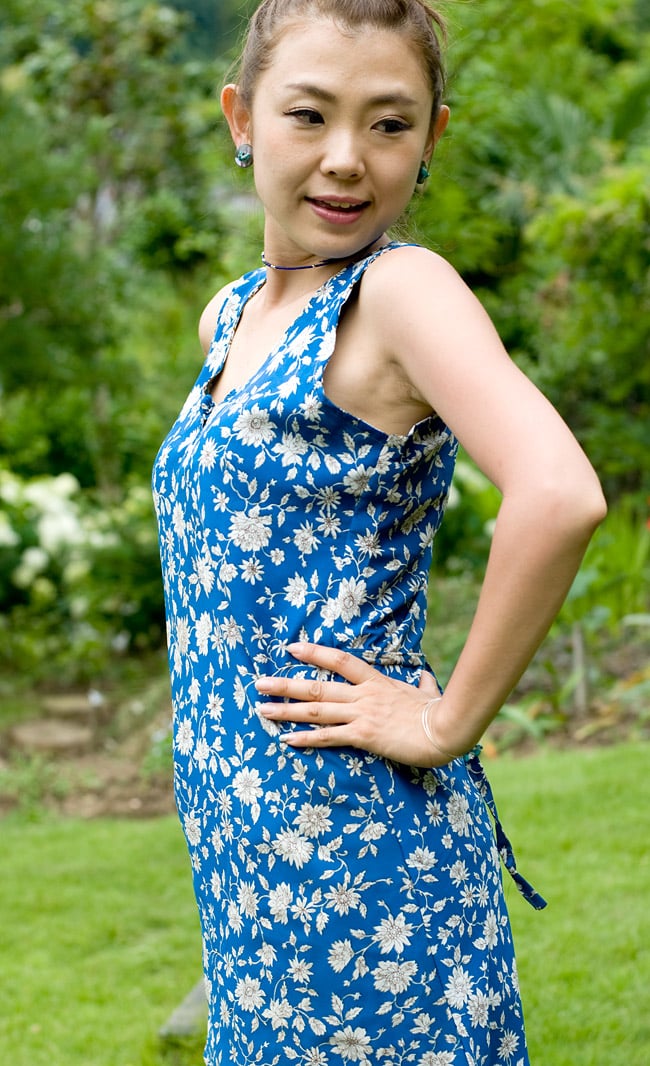 リバーシブル・オールドサリーチュニック 【ブルー系】 2 - ちょっと小さめのデザインなので、コンパクトなシルエットに仕上がります。