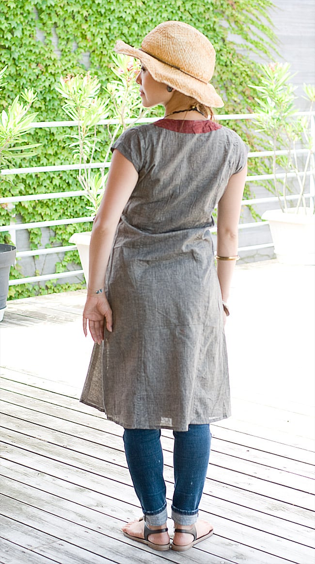 半袖コットンロングカシュクール - 茶 4 - 後ろ姿です。