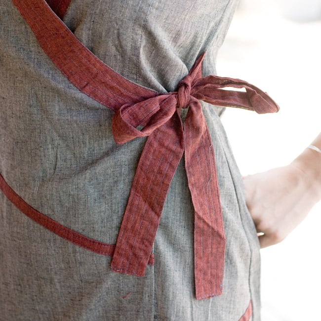 半袖コットンロングカシュクール - 茶 6 - サイドは紐で結ぶデザインです。