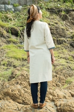 ナチュラルコットンとウッドブロックのクルティ - サブ3