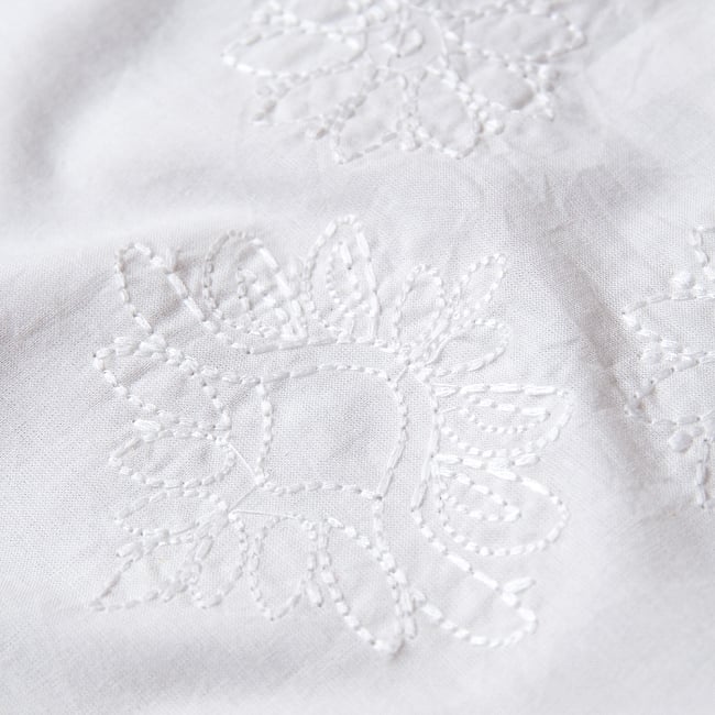 サフェード刺繍シンプルホワイト ノースリーブチュニック 7 - 拡大写真です