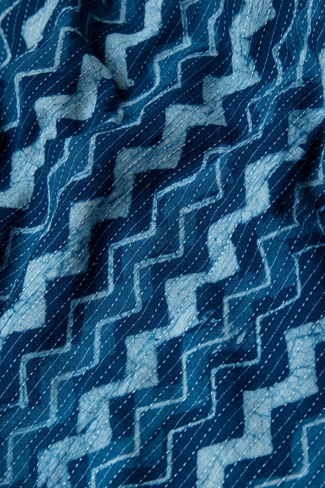 カンタ刺繍 藍染マキシワンピース 9 - 上質な藍染生地と刺し子の組み合わせが素敵です。