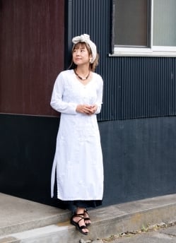 たっぷり刺繍のシンプルクルティ - サブ5