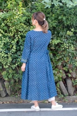 ウッドブロックプリントのインディゴワンピース - サブ4