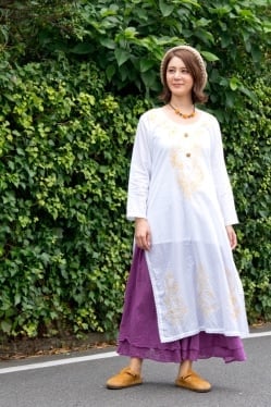 インナー付きが嬉しい！ホワイトドット生地の刺繍クルティ - サブ2