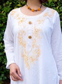 インナー付きが嬉しい！ホワイトドット生地の刺繍クルティ - サブ5