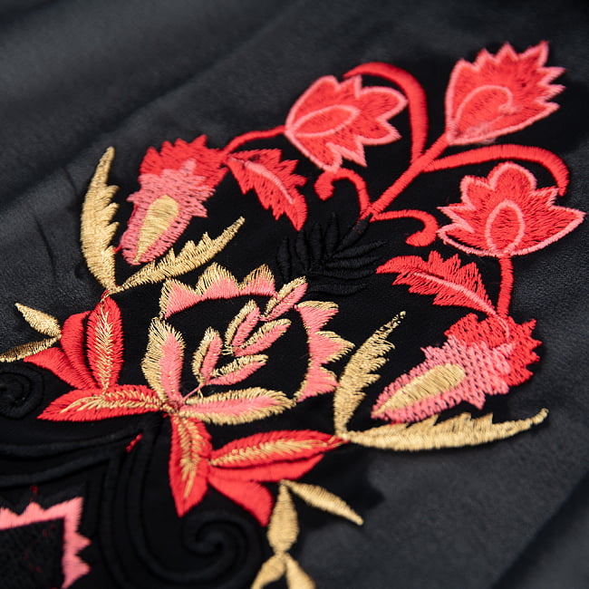 オーガンジーの刺繍ワンピース 9 - 中華圏を思い起こさせる刺繍が美しいです。