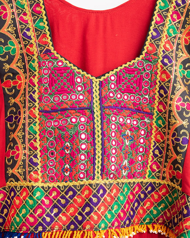 【全て1点もの】　パシュトゥーン族の伝統衣装　カミーズドレス　【赤】 14 - No.3　刺繍部分を拡大しました。
