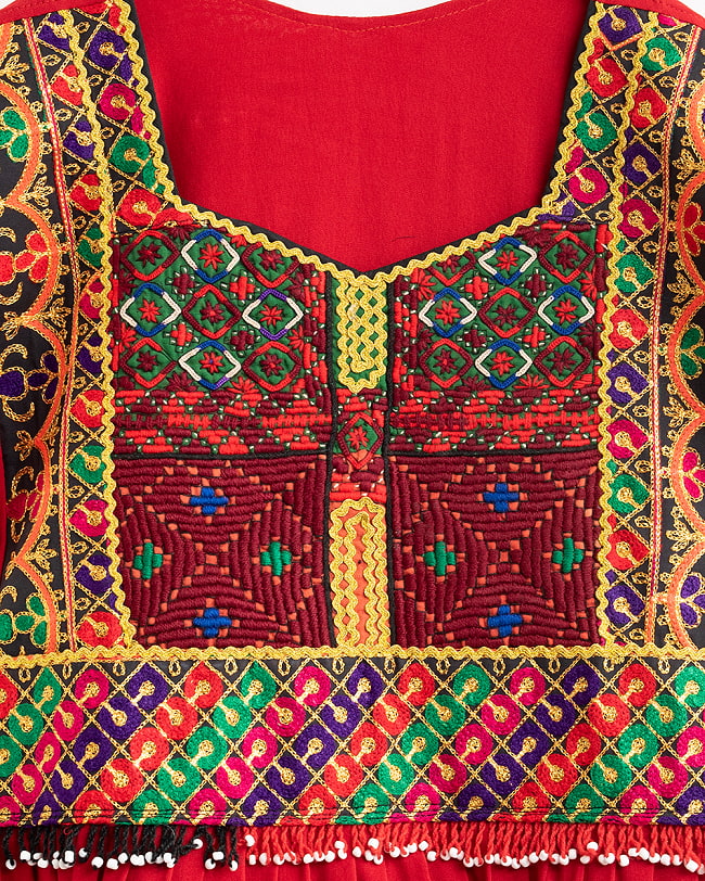 【全て1点もの】　パシュトゥーン族の伝統衣装　カミーズドレス　【赤】 18 - No.5　刺繍部分を拡大しました。