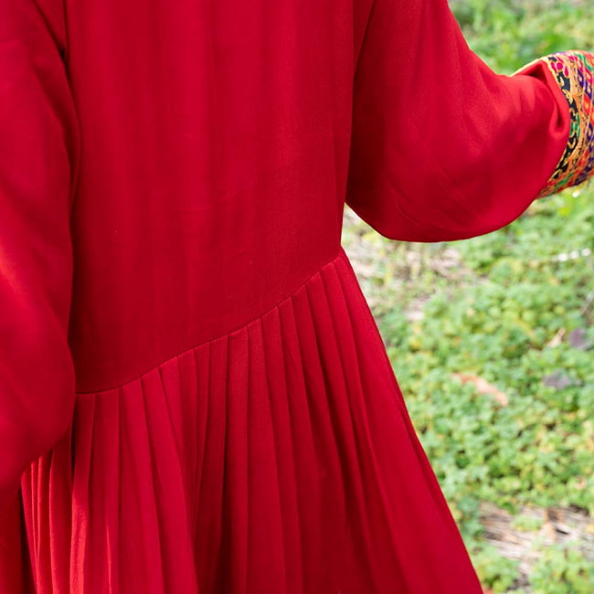 【全て1点もの】　パシュトゥーン族の伝統衣装　カミーズドレス　【赤】 5 - うしろです。ウエストから伸びた紐でサイズ調整できます。