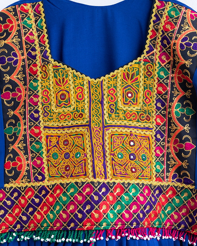 【全て1点もの】　パシュトゥーン族の伝統衣装　カミーズドレス　【青】 14 - No.3　刺繍部分を拡大しました。