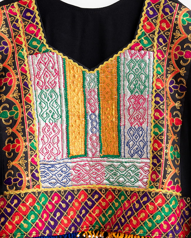 【全て1点もの】　パシュトゥーン族の伝統衣装　カミーズドレス　【黒】 12 - No.2　刺繍部分を拡大しました。