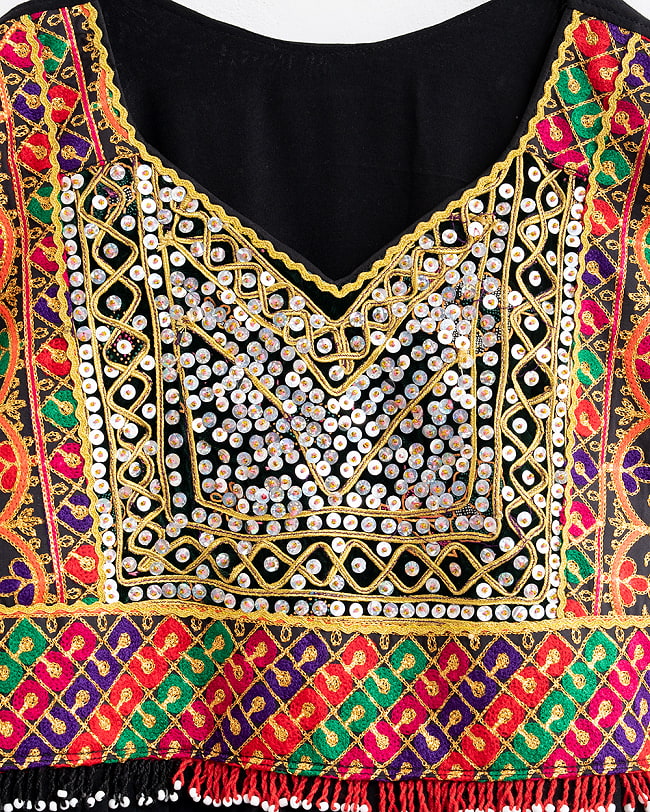 【全て1点もの】　パシュトゥーン族の伝統衣装　カミーズドレス　【黒】 16 - No.4　刺繍部分を拡大しました。