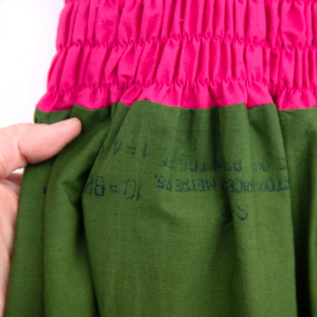 カッチ地方のトライバル刺繍 2WAYスカート ピンク×グリーン 6 - プリントや汚れ、ほつれ等がある場合もございます。インドから届いた状態のまま販売いたしますので、御理解のうえお買い求めください。