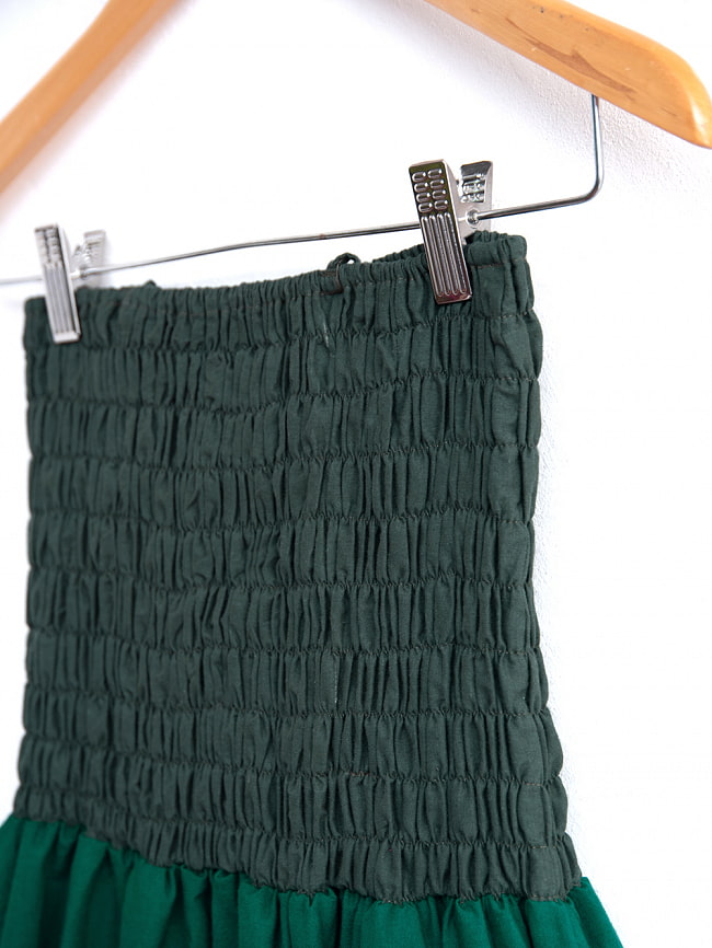 カッチ地方のトライバル刺繍 2WAYスカート ダークグリーン 3 - 胸元・ウエスト部分はこのようにゴムなのでフリーサイズでお楽しみいただけます。