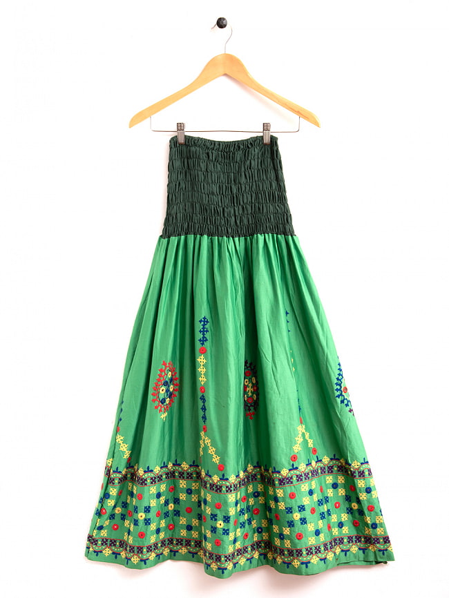 カッチ地方のトライバル刺繍 2WAYスカート グリーンの写真1枚目です。鮮やかな色合いがとても素敵なワンピースです。ワンピース,カッチ刺繍,コットン,刺繍,キシスカート,ロングスカート,カラフル,民族衣装