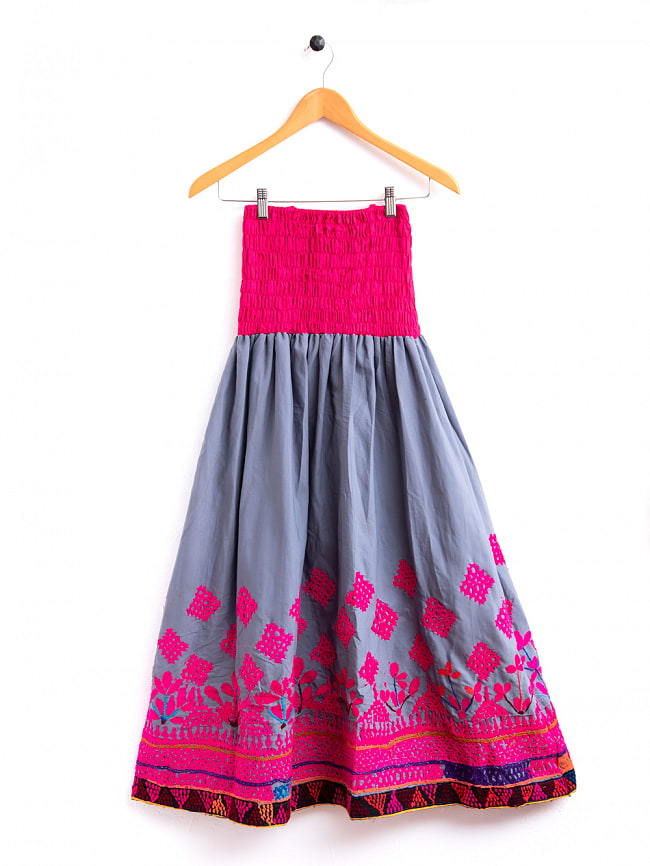 カッチ地方のトライバル刺繍 2WAYスカート ピンク×グレーの写真1枚目です。鮮やかな色合いがとても素敵なワンピースです。ワンピース,カッチ刺繍,コットン,刺繍,キシスカート,ロングスカート,カラフル,民族衣装