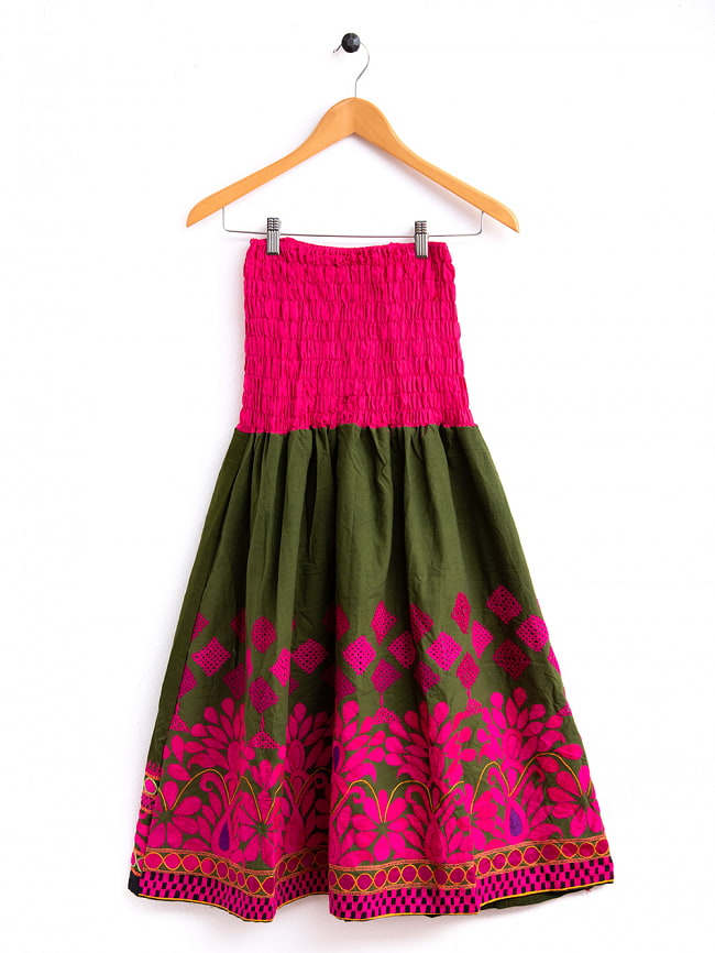 カッチ地方のトライバル刺繍 2WAYスカート ピンク×抹茶の写真1枚目です。鮮やかな色合いがとても素敵なワンピースです。ワンピース,カッチ刺繍,コットン,刺繍,キシスカート,ロングスカート,カラフル,民族衣装