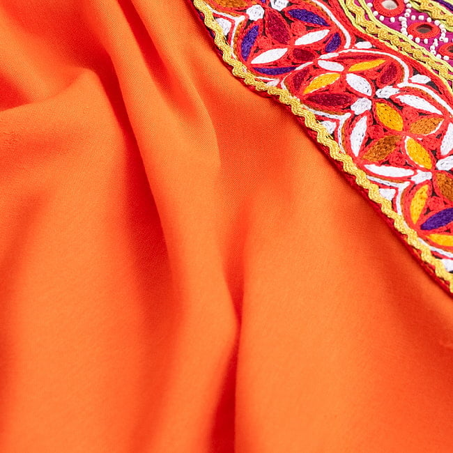 【全て1点もの】　パシュトゥーン族の伝統衣装　カミーズドレス ロング　【オレンジ】 9 - やわらかで着心地の良い生地です。