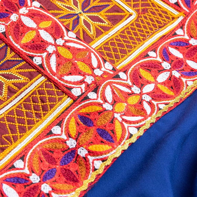 【全て1点もの】　パシュトゥーン族の伝統衣装　カミーズドレス ロング　【青】 7 - 刺繍を拡大してみました。