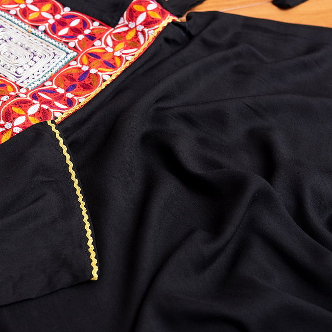 【全て1点もの】　パシュトゥーン族の伝統衣装　カミーズドレス ロング　【黒】 9 - やわらかで着心地の良い生地です。