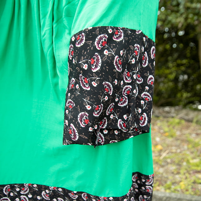【全て1点もの】　パシュトゥーン族の伝統衣装　カミーズドレス　【緑】 4 - 袖は切替しで柄になっています。