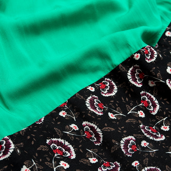 【全て1点もの】　パシュトゥーン族の伝統衣装　カミーズドレス　【緑】 5 - 裾も切替しで柄になっています。