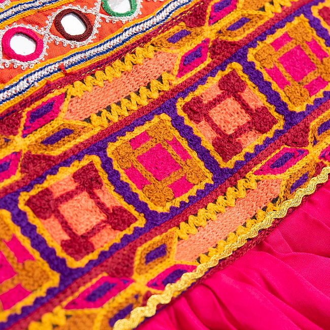 【全て1点もの】　パシュトゥーン族の伝統衣装　カミーズドレス　【ピンク】 6 - 刺繍を拡大してみました。