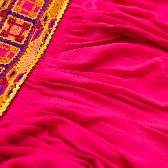 【全て1点もの】　パシュトゥーン族の伝統衣装　カミーズドレス　【ピンク】 7 - 柔らかレーヨンのためさらっと着やすい。