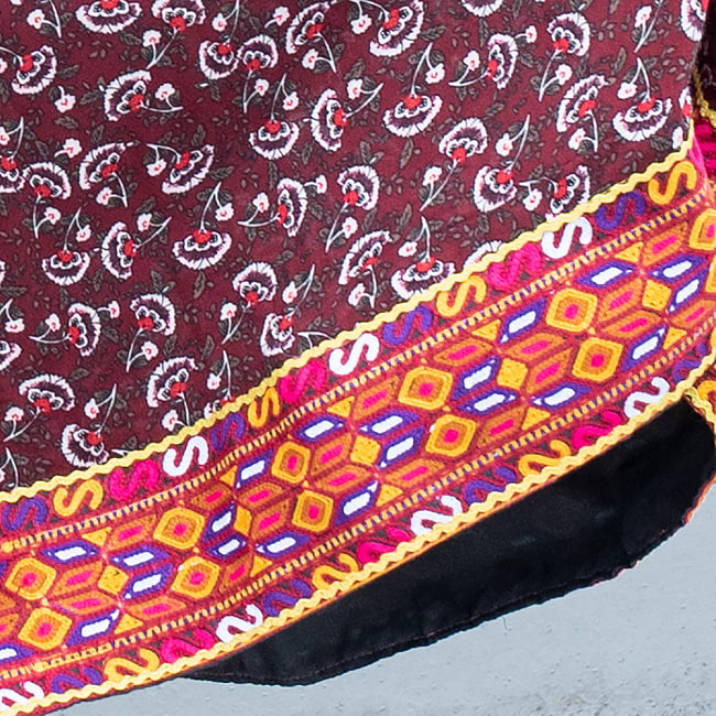 【全て1点もの】　パシュトゥーン族の伝統衣装　カミーズドレス　【えんじ】 5 - 裾にも刺繍が。