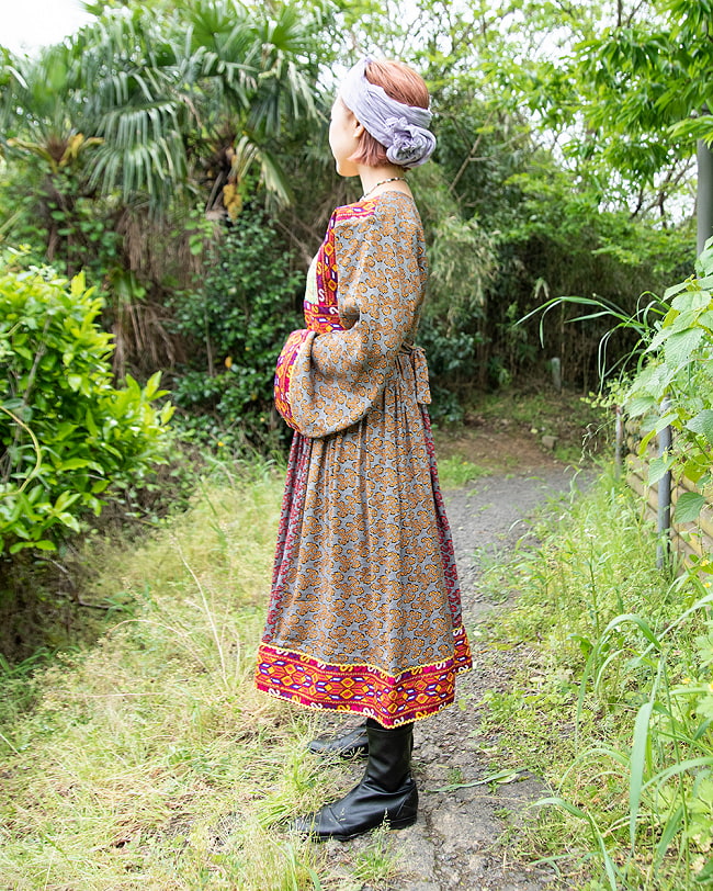 【全て1点もの】　パシュトゥーン族の伝統衣装　カミーズドレス　【からし】 7 - 後ろはこのようになっています。。同シリーズ別商品になります。