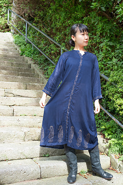 ペイズリー柄の木版染めクルティ - サブ2