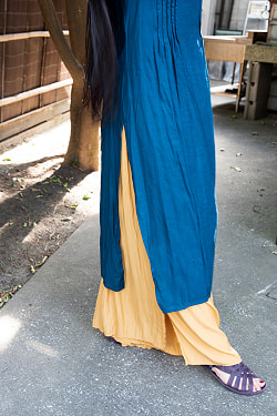 ビビッドカラーのフロントピンタッククルティ - サブ4