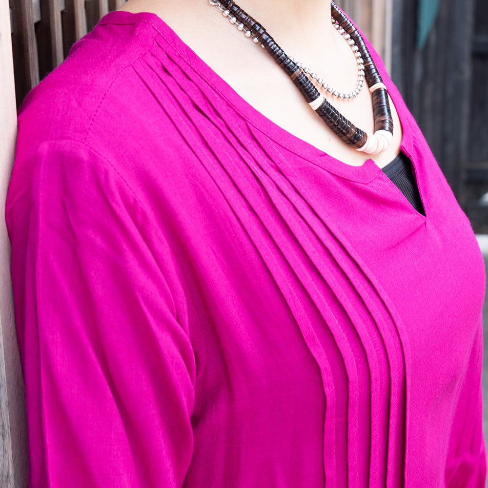 ビビッドカラーのフロントピンタッククルティ2枚目の説明写真です