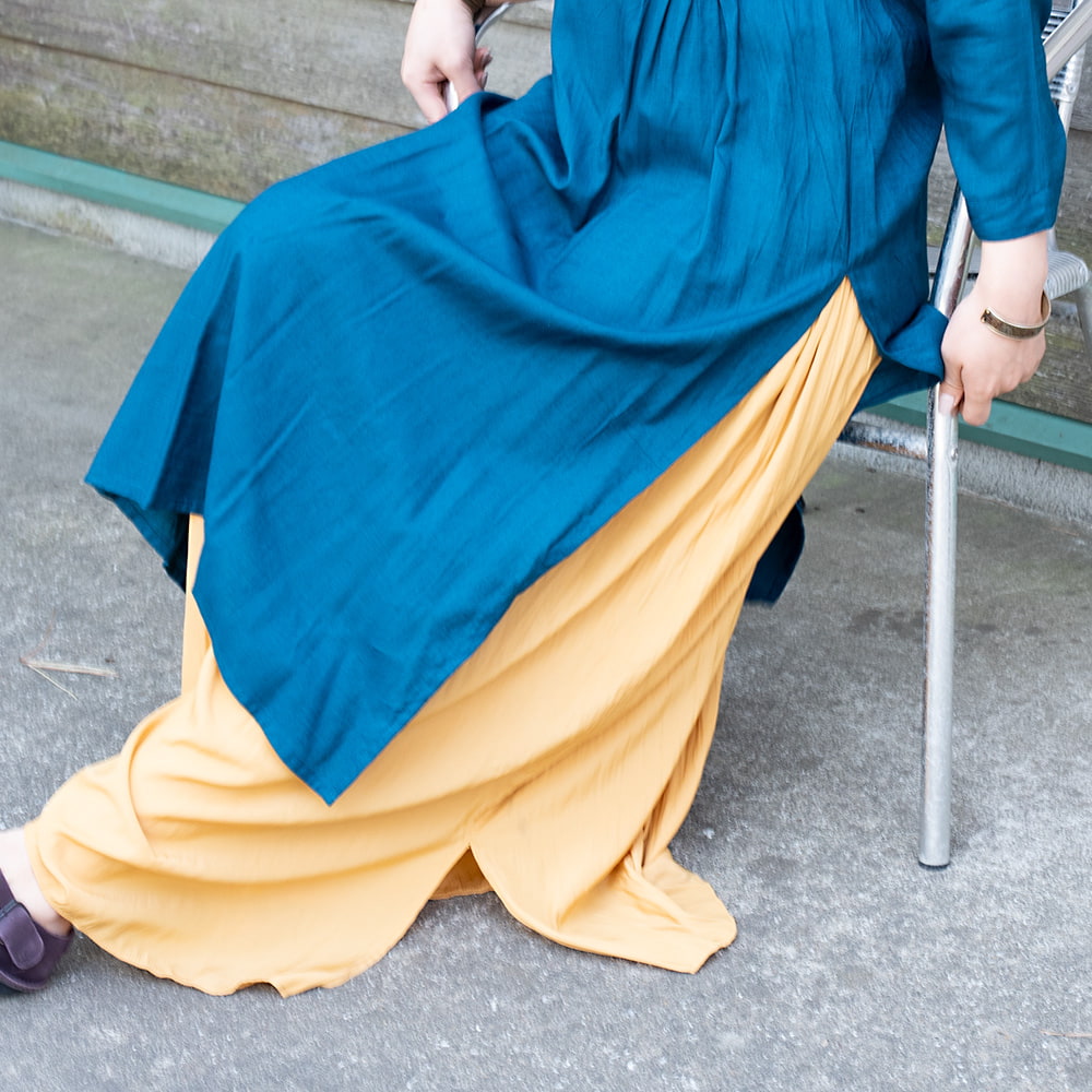 ビビッドカラーのフロントピンタッククルティ4枚目の説明写真です