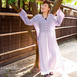 フロントボタンのシースルーコットンドレス