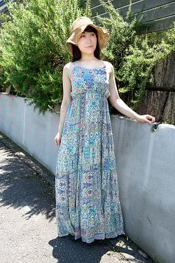 マキシ丈のパステルプリントのプリーツドレス - サブ2