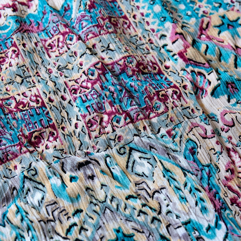 マキシ丈のパステルプリントのプリーツドレス5枚目の説明写真です